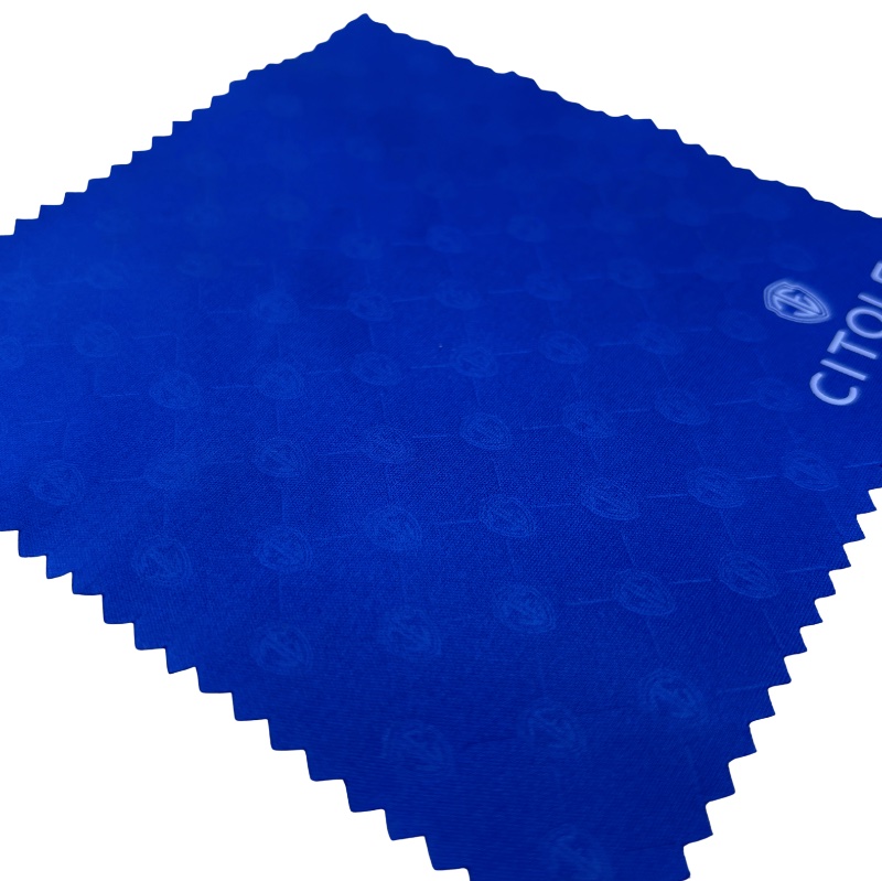 tepelná ražba na zakázku na mikrovlákno