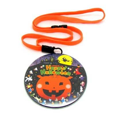 Egyedi kitűzők nyakpánttal